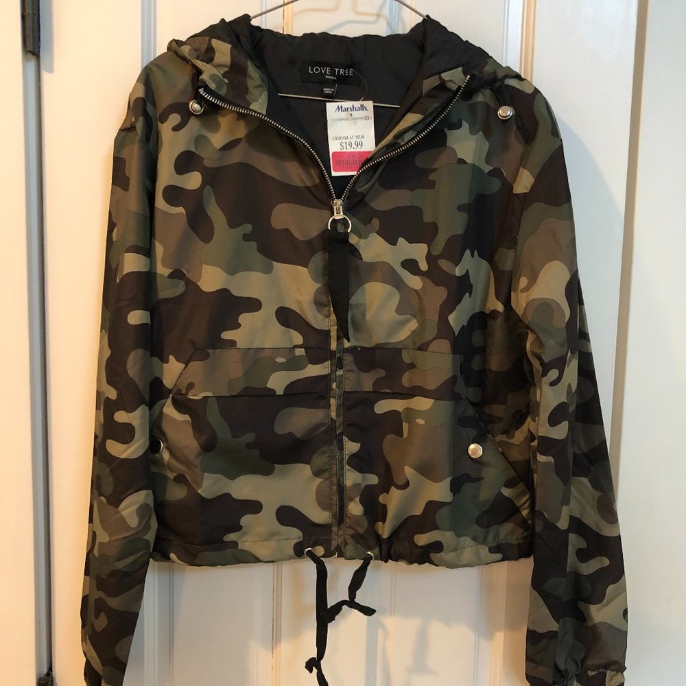 Camo Zip-up Wind Breaker with Hood NWT